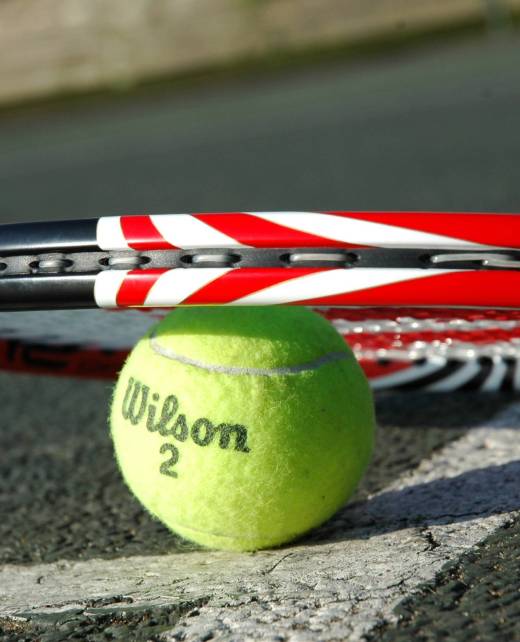 tennis-racket-2259356